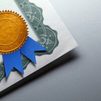 گواهینامه ها و اعتبار نامه ها